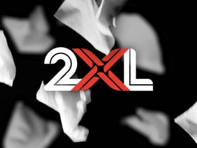 2XL logo with wipes falling in background.